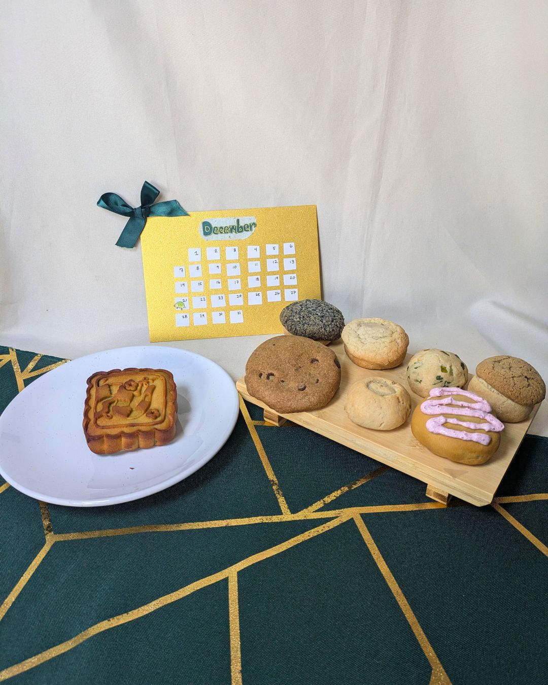Winter Solstice Advent Calendar 2025 (8 pastries)
