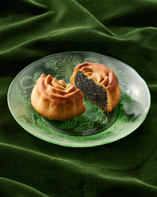 black_sesame_mini_mooncake_cut_in_half_showing_filling
